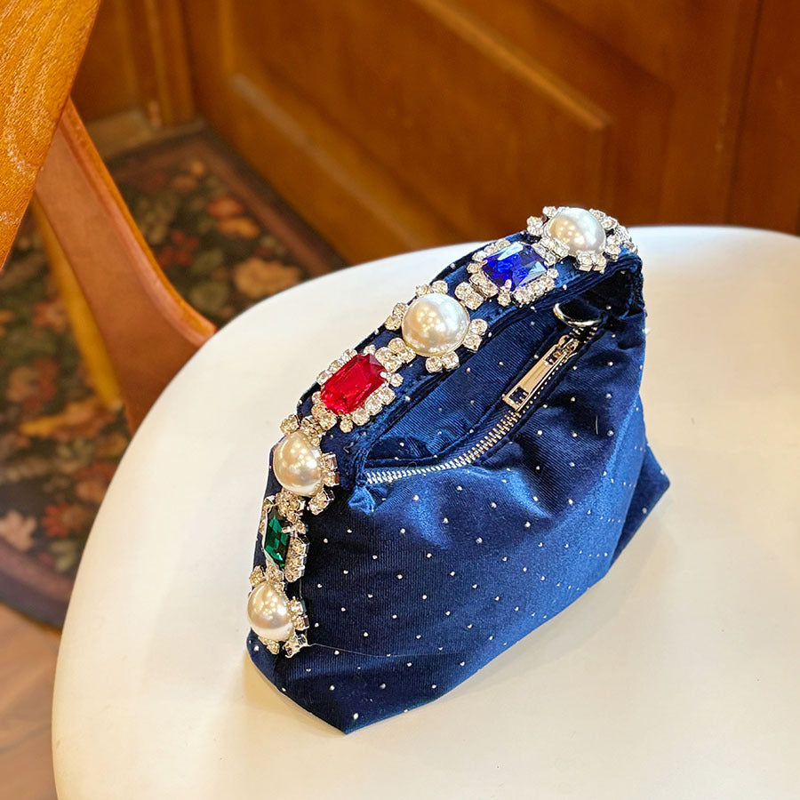 Perle opulente à pois et sac d'oreiller carré en strass style Chanel