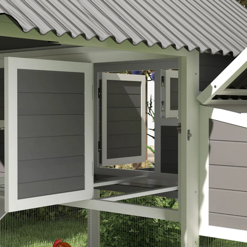 Coop de poulet en bois avec cour