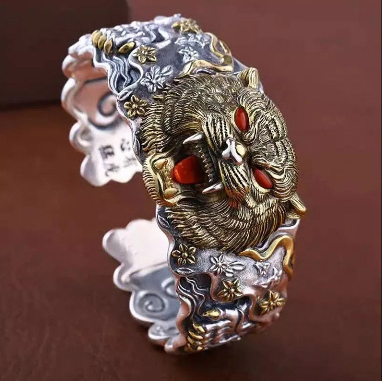 Bracelet à tête de tigre tendance avec une vibration de commandement distinctive