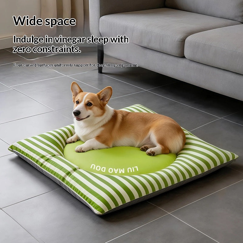 Sleeping mat for cats and dogs