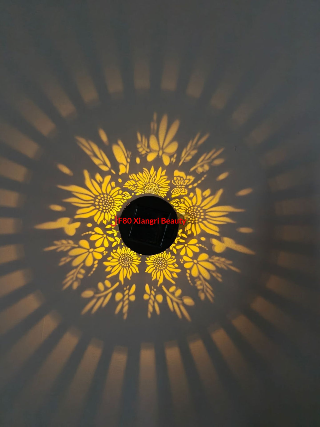 Solar-powered outdoor wall light