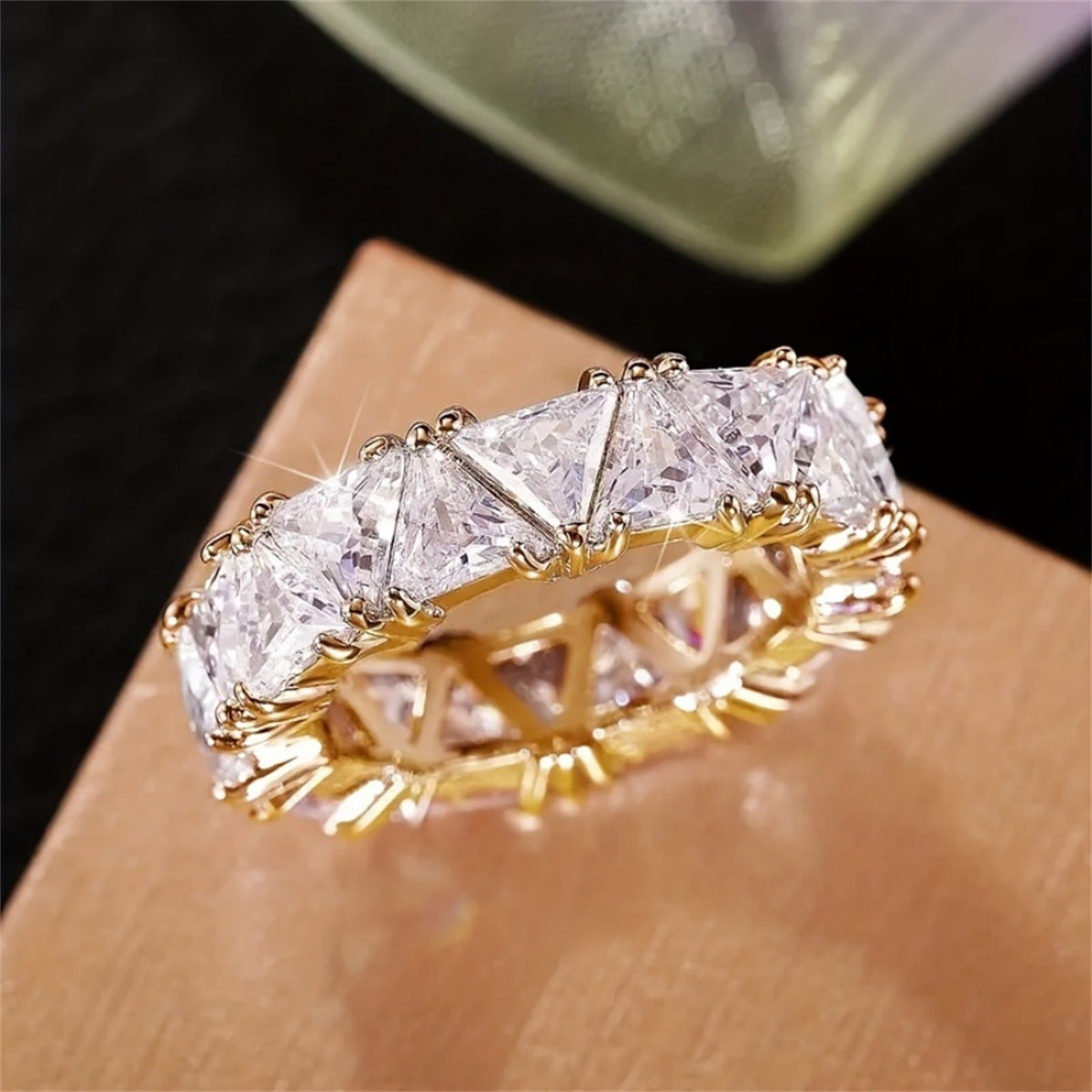 European And American Fashion Triangular Zirconia Anneau pour femmes