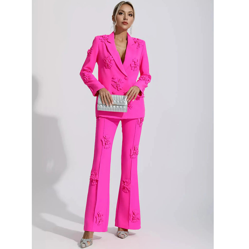 Costume de femme moyen et élégant