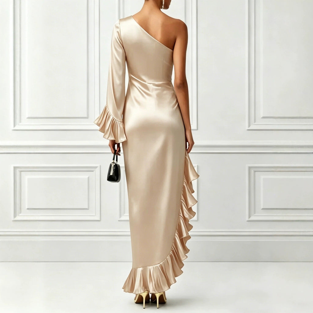Robe asymétrique plissée satinée de couleur solide