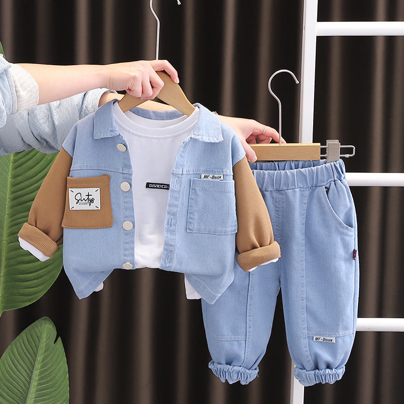 Le printemps et l'automne pour la mode enfantine et enfant