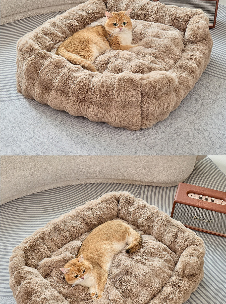 Lit carré en peluche