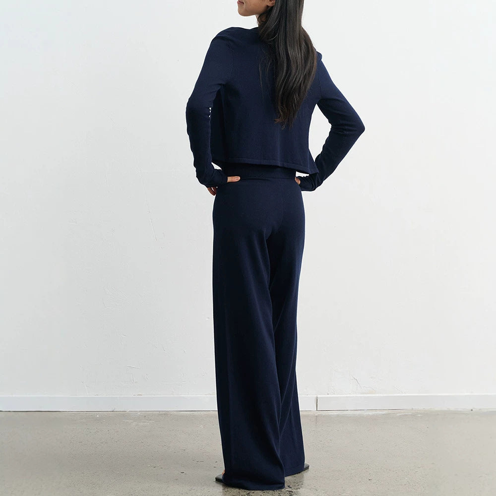 Camisole tricotée et pantalons de flatteur à large jambe
