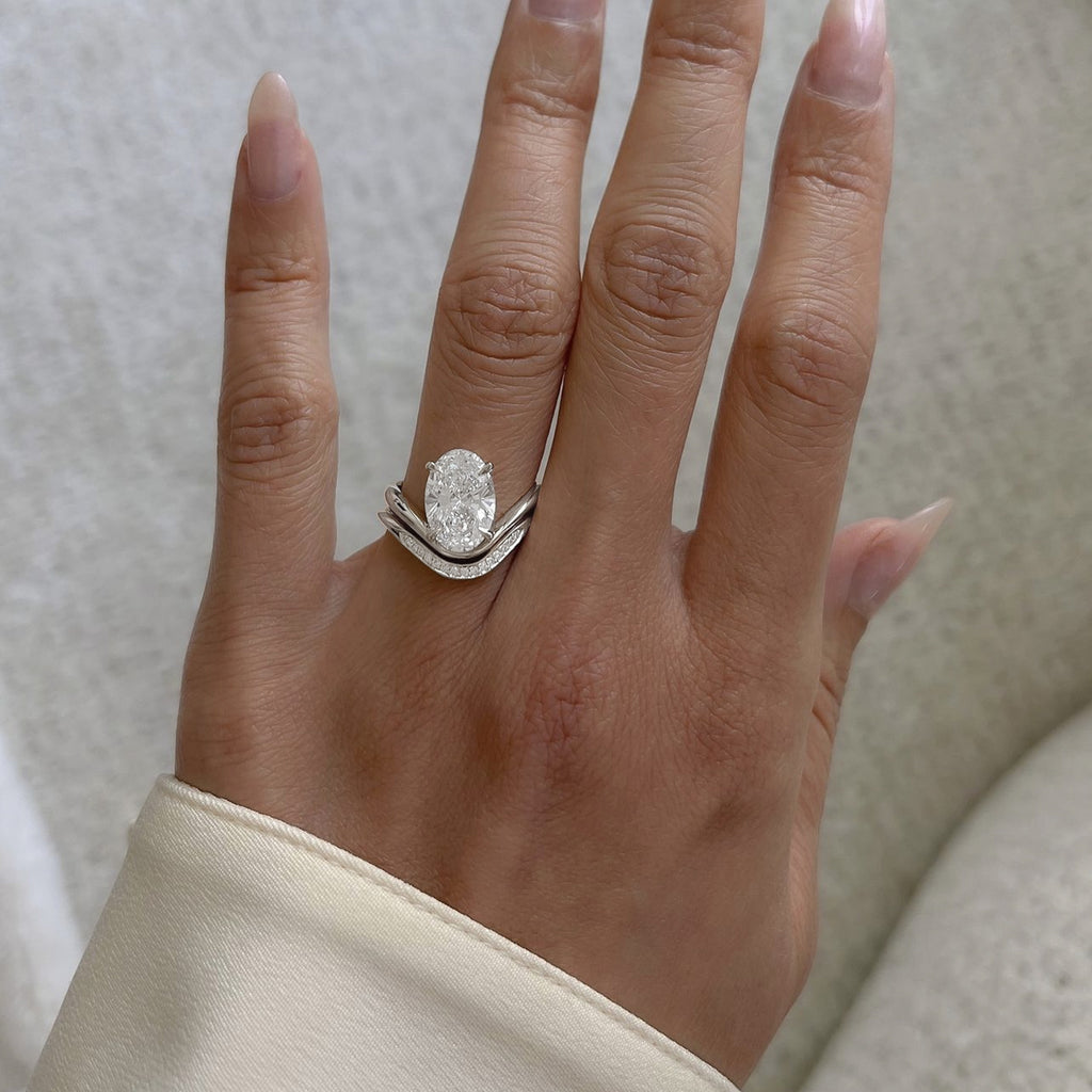 S925 Argent plaqué or 2.5ct Ovale Moissanite bague de mariage 7x10mm D Couleur VVS1 Wave Pav