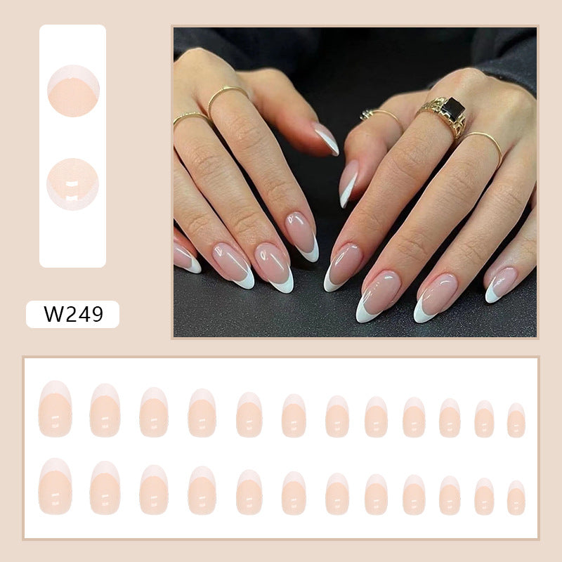 Minimaliste tonique blanc Subtly séduisante de style français Presse sur les ongles