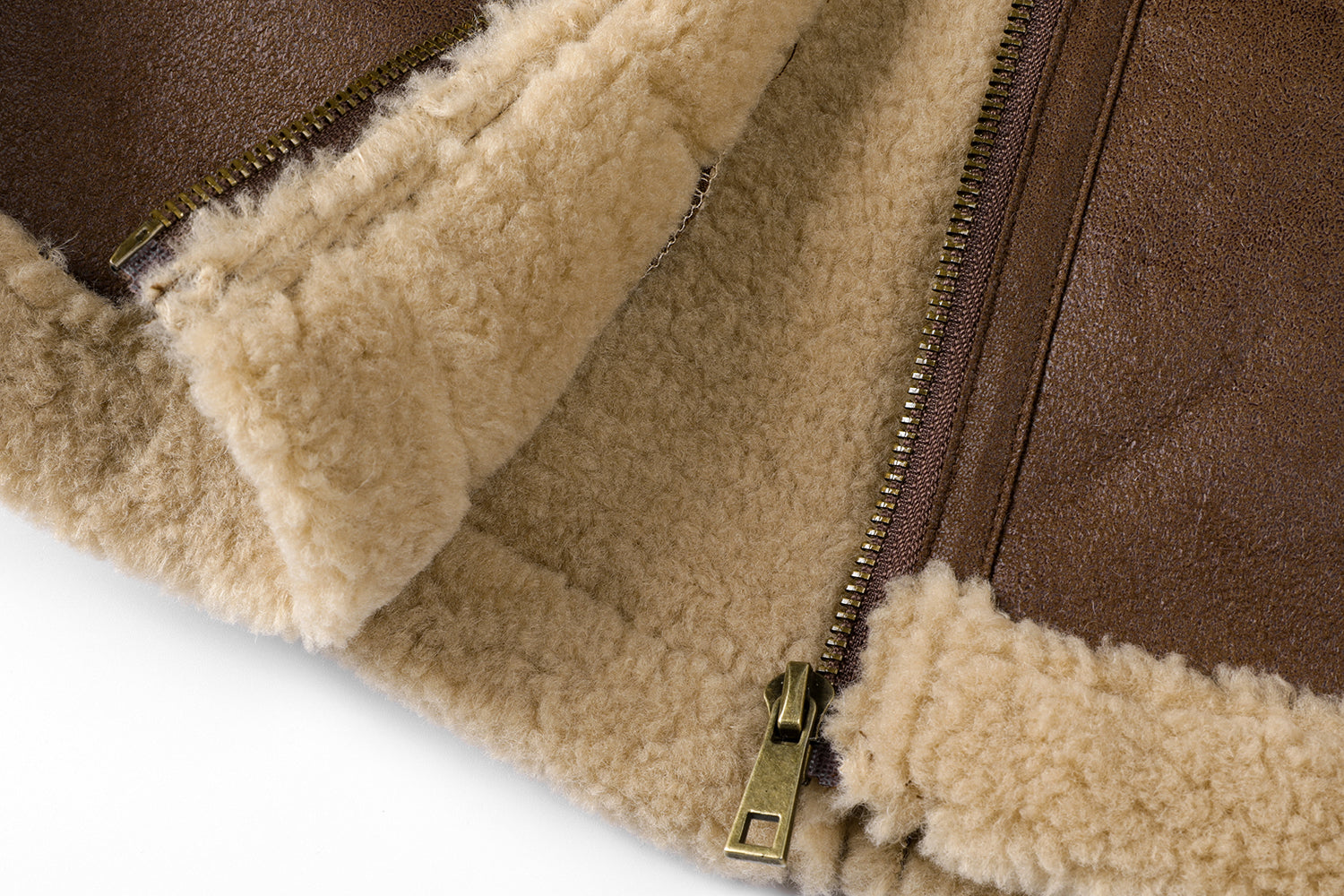 Manteau court de four à lamb intégré au collier