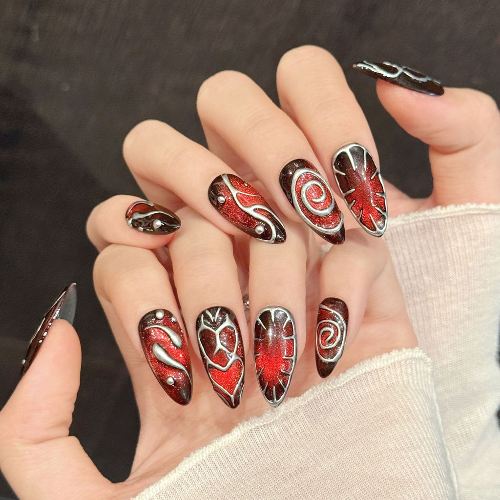 Red-brun Muted-vein 3D Nail Art cool et Edgy coeur modèle Tendance pièce fait main Et nous