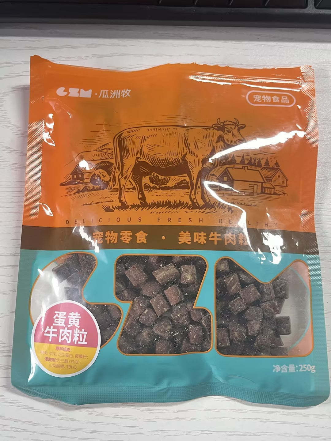 Chien traite des bittes de boeuf pour chiots Petits chiens Teddy Poodle