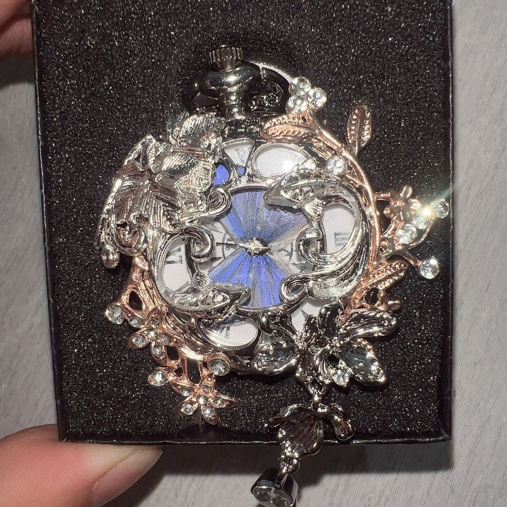 Un cadeau de papillon personnalisable pour une montre de poche en plume de style chinois