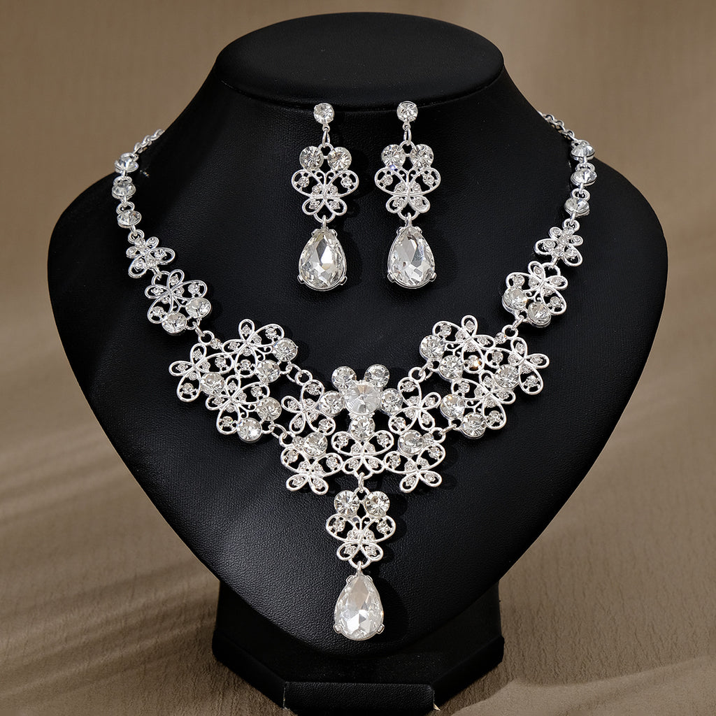 Boucles d'oreilles et colliers en Strass Pearl