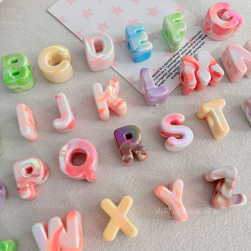 Perles à lettres acryliques plaquées UV
