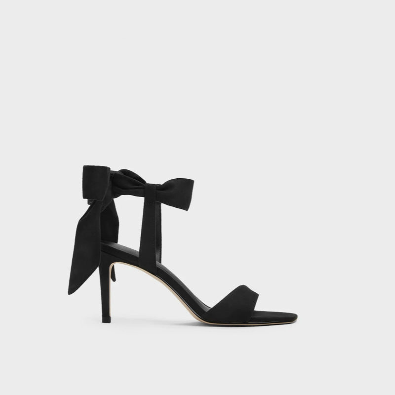 Sandales en cuir mince satiné