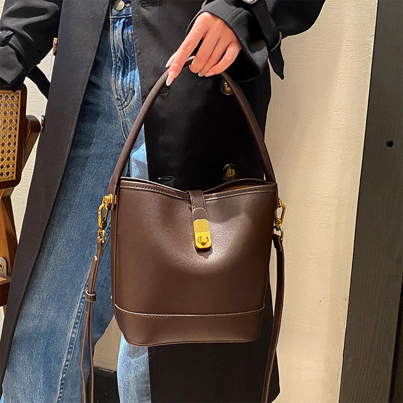 Retro Light-Luxury Épaule en cuir teinté aux légumesCrossbody Bag