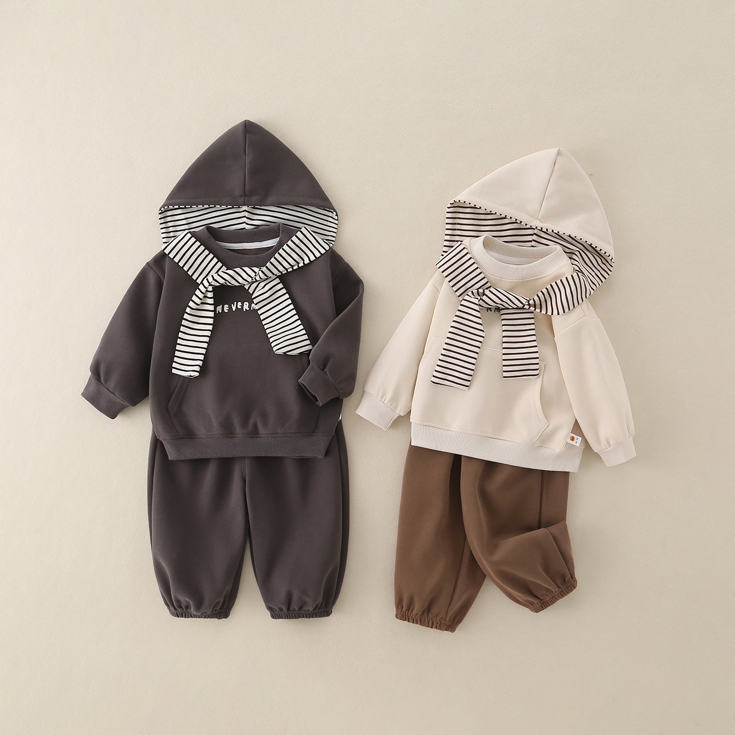 Ensemble d'aménagements élégants de printemps pour enfants
