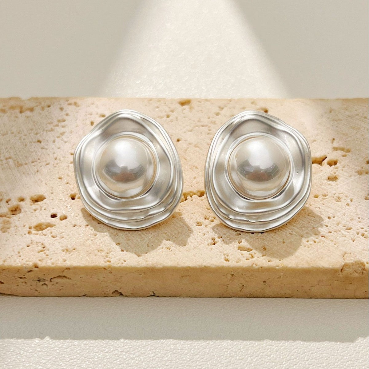 Boucles d'oreilles rondes haut de gamme en forme irrégulière