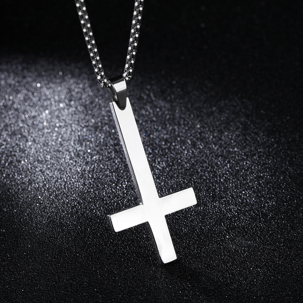 Collier de croix inversé en acier inoxydable pour homme
