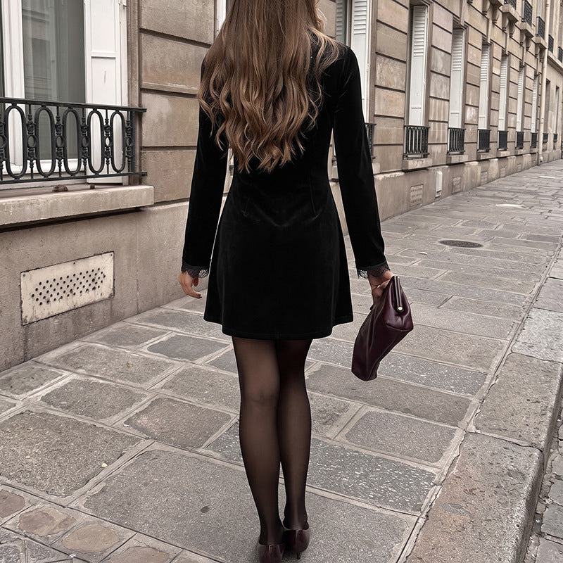 Robe vintage en dentelle à col V