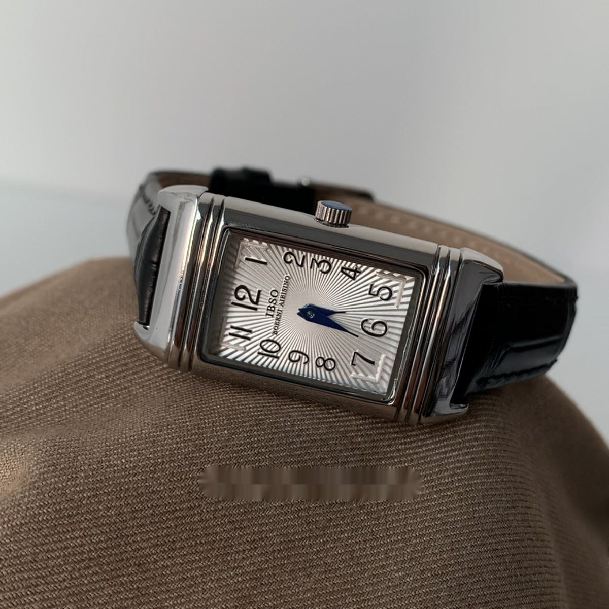 Montre numérique polyvalente de type slide