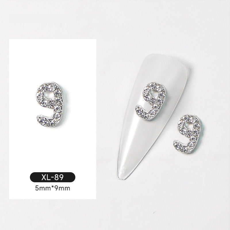 Décoration de clou en alliage de diamant brillant numérique argent