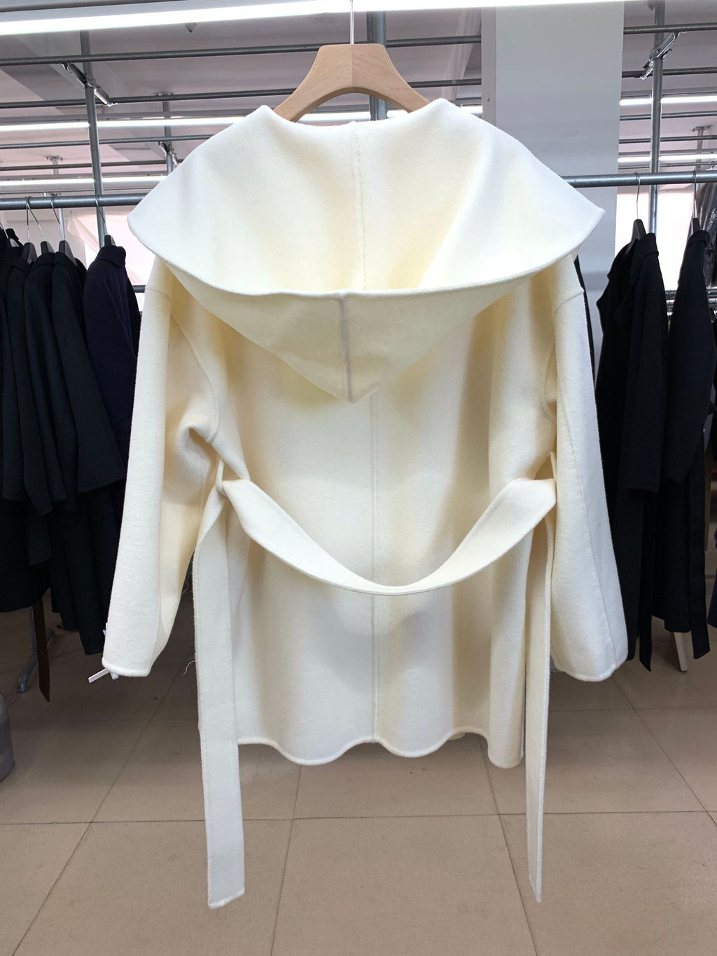 Manteau de cachemire à capuche à double face pour femmes
