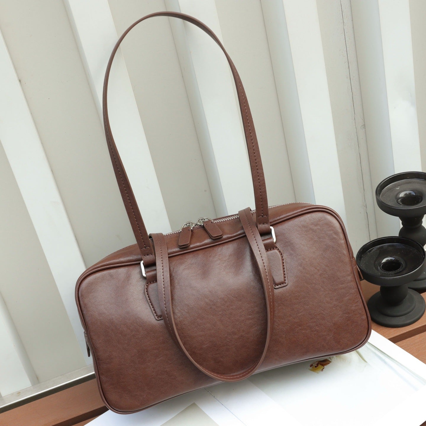Couche de tête Cowhide sac pour femmes Armpit sac de bowling sac sac de fourre-tout Niche main en cuir haut de gamme