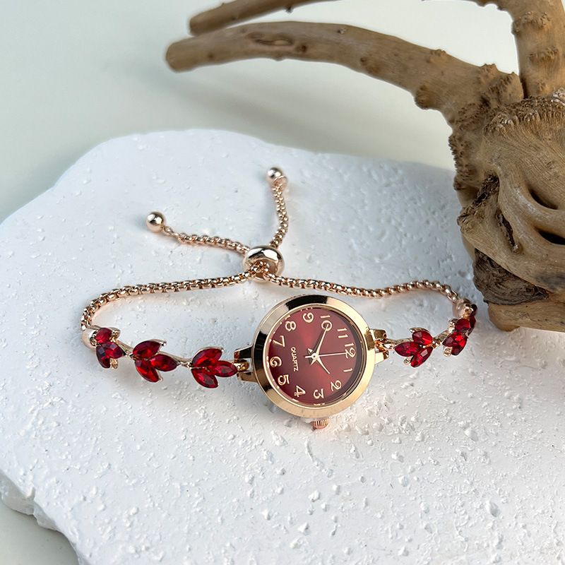 Vintage Mode Niche Luxe Quartz Montre avec Strass