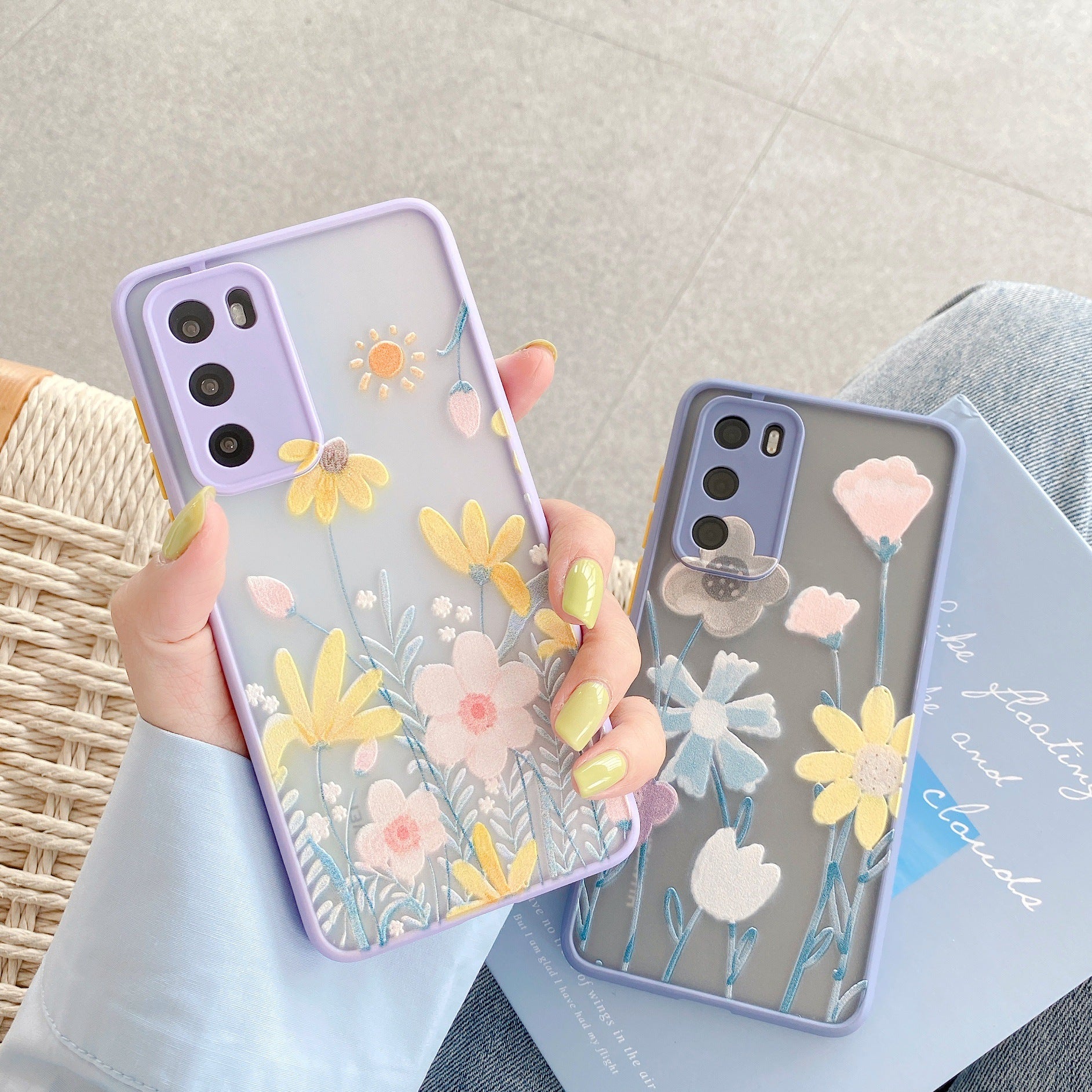 Étui de téléphone à fleurs embossé
