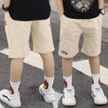 La mode des shorts d'été pour garçons