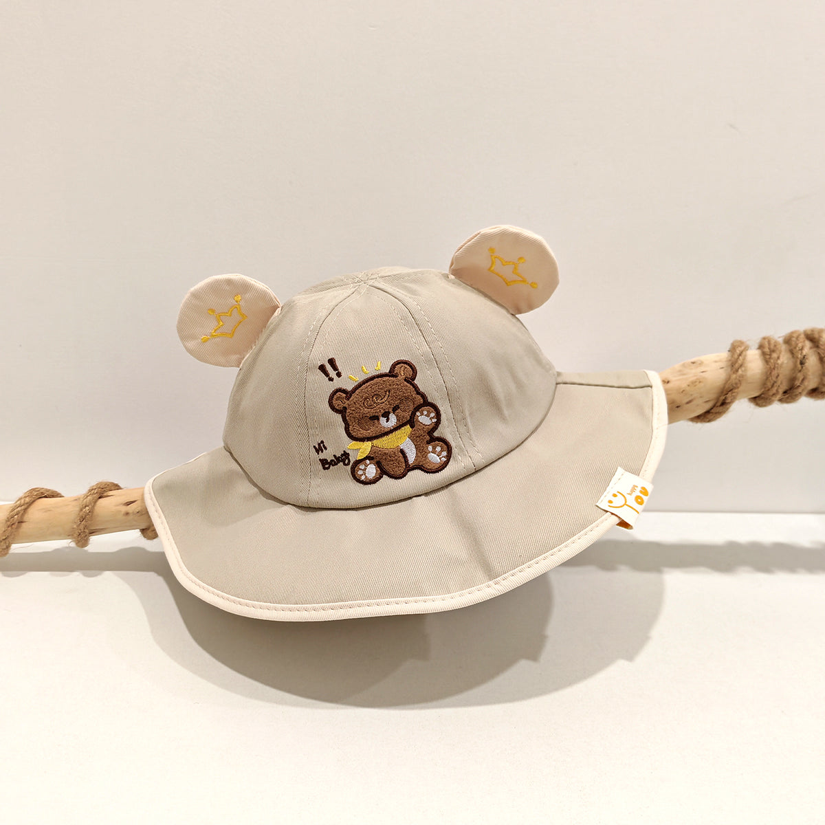 Pattern d'ours cartoon en couleur unique pour enfants brodé casual et mignon à large bord