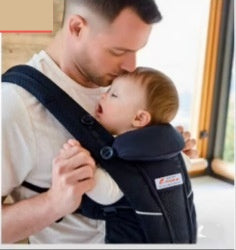 Four-season breathable baby carrier for outdoor travel and walks with your child