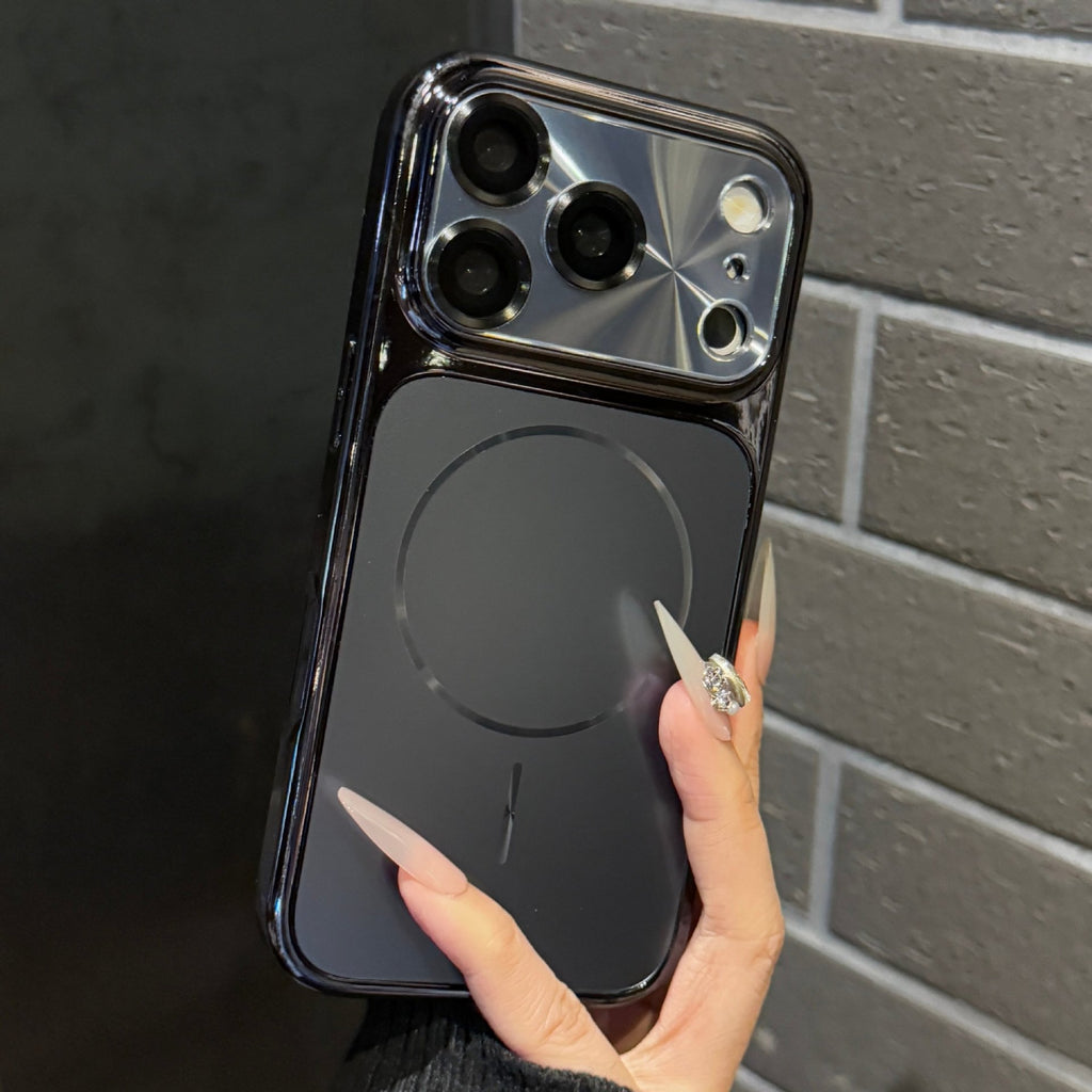 Cas téléphonique avec un protège-objectif intégré