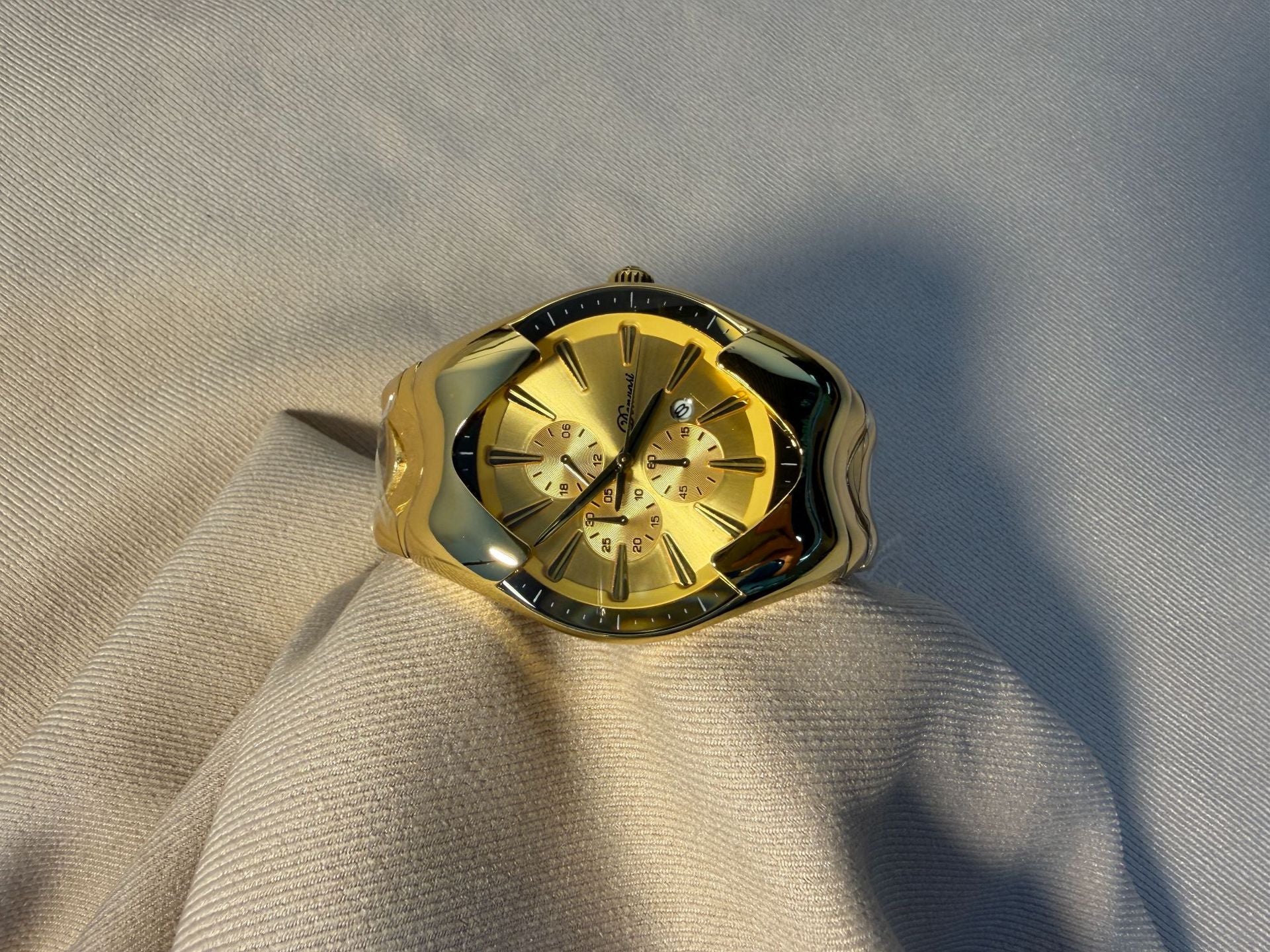 Montres avant-garde de style Y2K personnalisées en usine