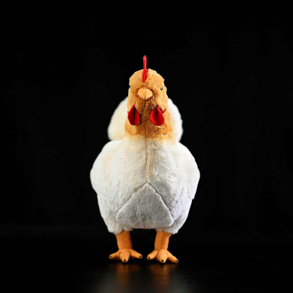La poupée en peluche de Hen est mignonne