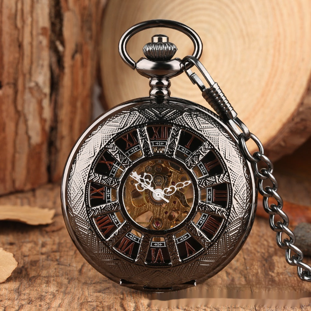 Montre de poche à motifs romains sculptés