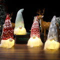 Poupée sans visage avec pendentif éclairé