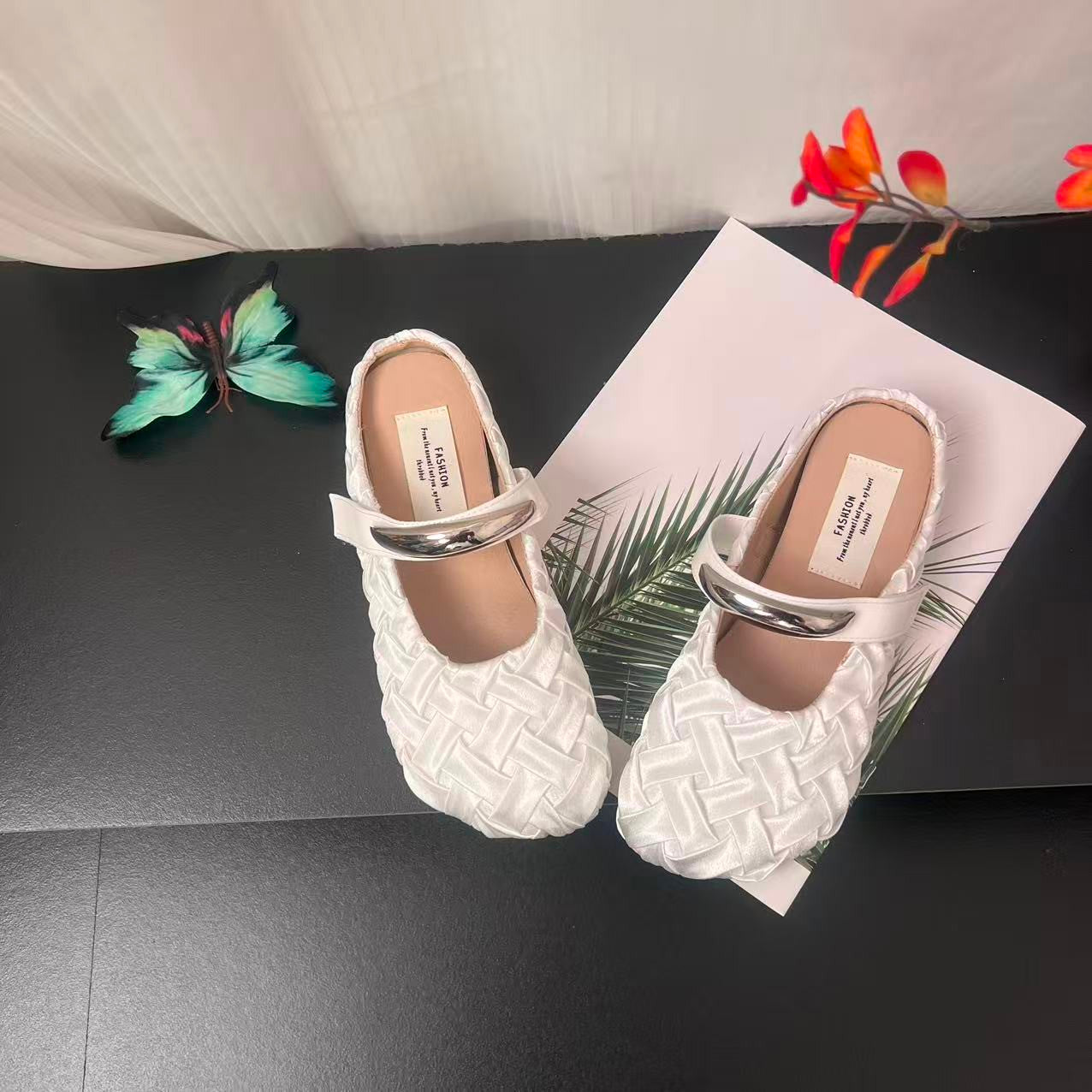 Les femmes Minimalist Luxury Hand-Woven Satin Slide Mules Matching Daily