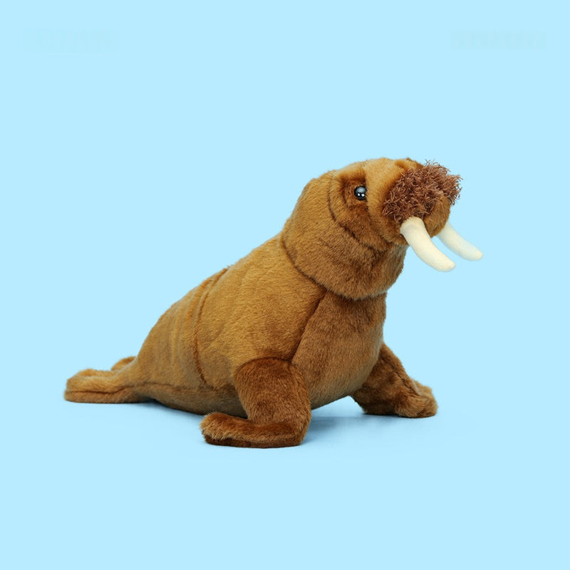 La poupée en peluche de morse animal simulée