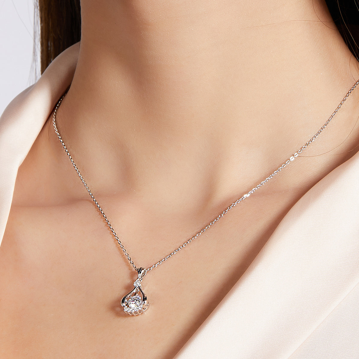 S925 Argent Sterling 0.5ct D Couleur VVS1 Moissanite Teardrop Collier ouvert 45cm Platinu