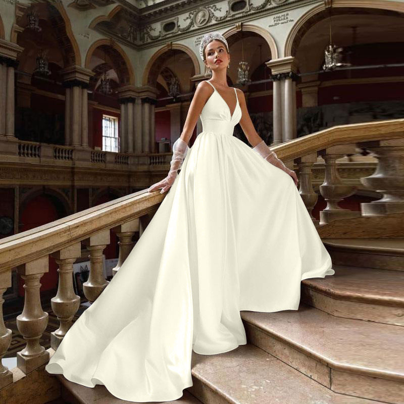 European And American-style Deep V-col Strap Satin robe de mariée légère