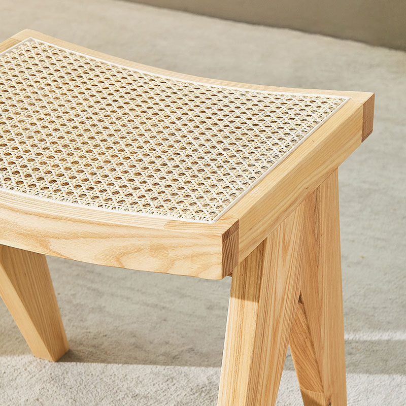 Tabouret minimaliste en osier et en bois massif