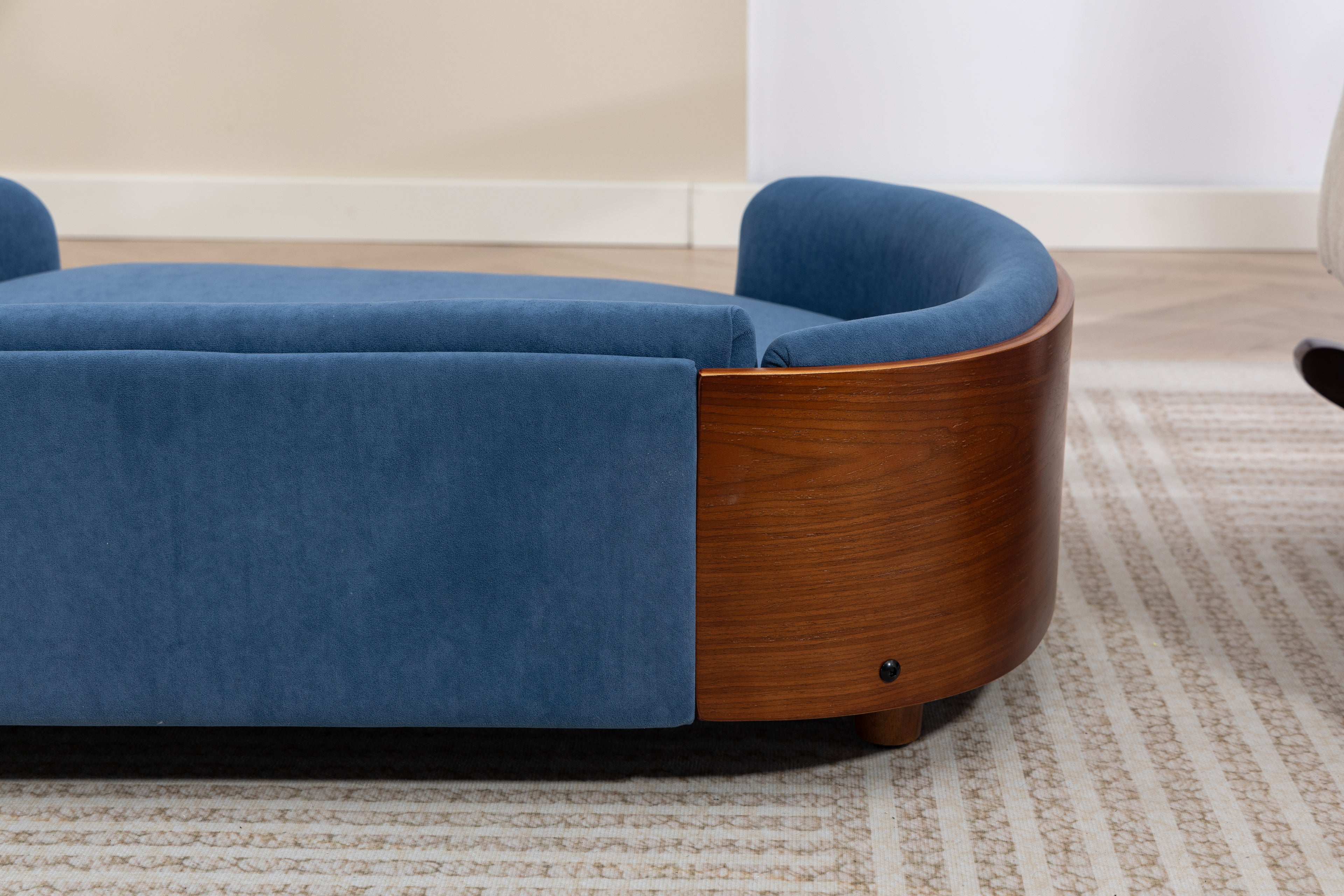 Style scandinave Lit de chien élevé Sofa Pet avec pieds en bois massif et noyer Bent Wood Bac