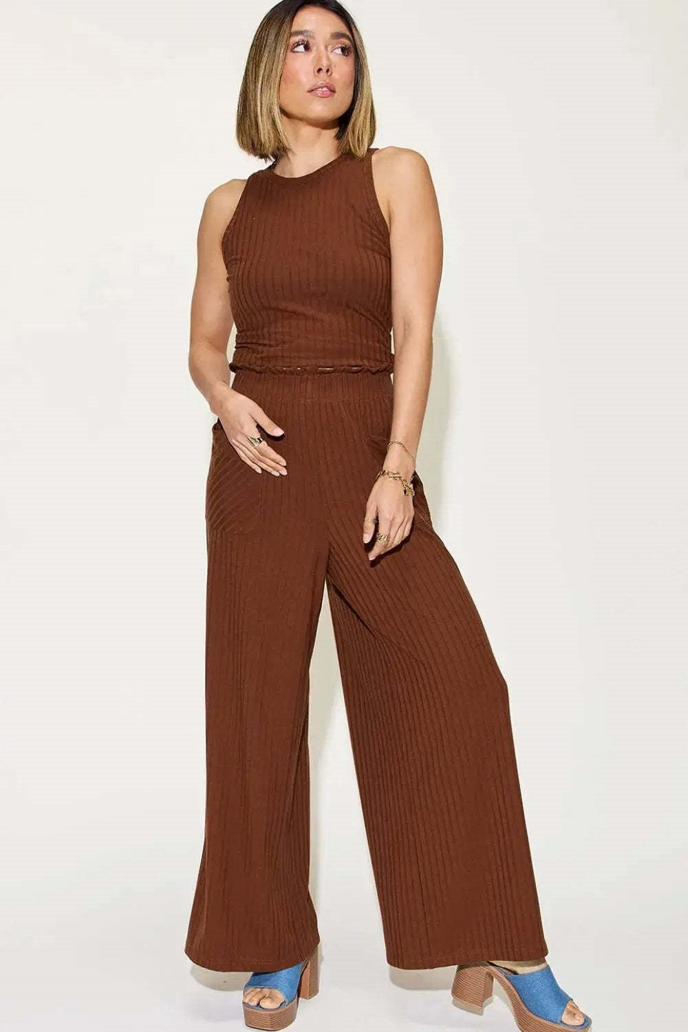 Veste sans manches à la mode et Pantalons à deux pièces en forme de col