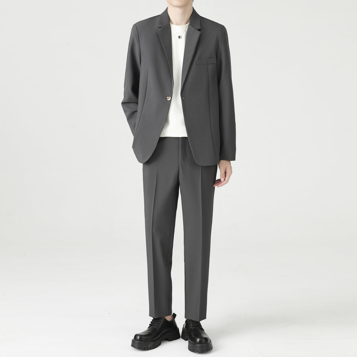 Haut-de-gamme coréen de style Edgy and Handsome deux-pièces
