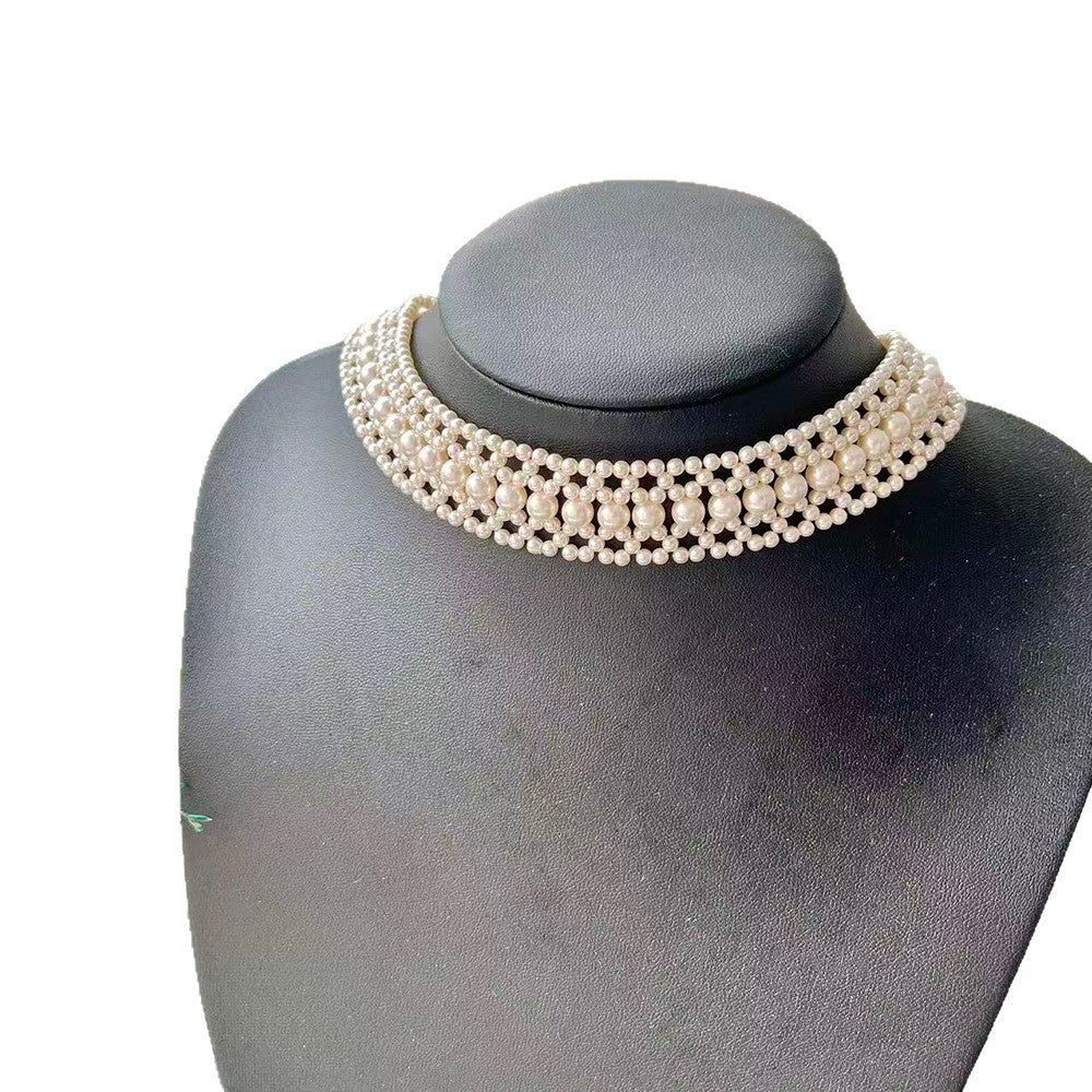 Bracelet et collier en perles light-luxy style français