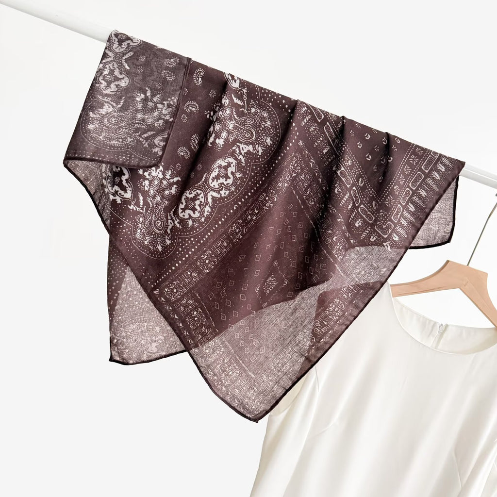 Vieille écharpe de cou pour femmes printemps et automne