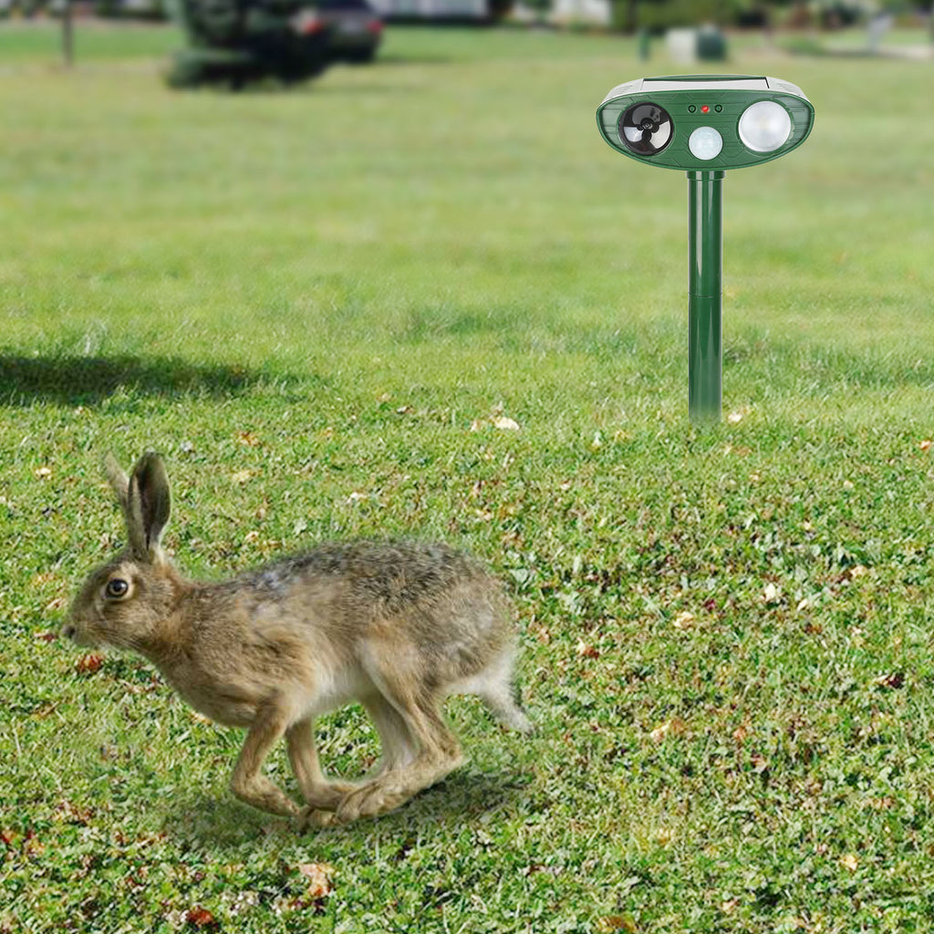 1Pc Solar Ultrasonic Animal Repeller Capteur PIR Chasseur repoussant les animaux avec un ligh clignotant